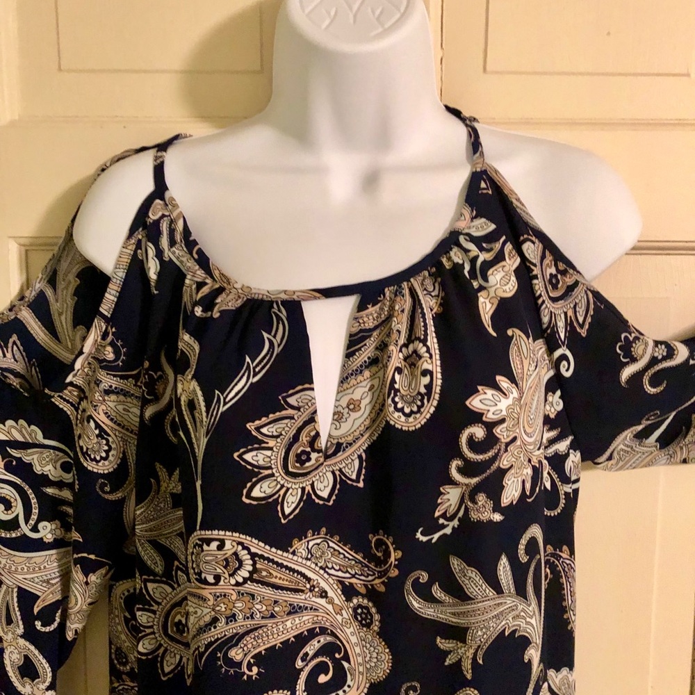 ☀️NY & Co. cold shoulder blouse! New! Free gift! - Picture 3 of 6